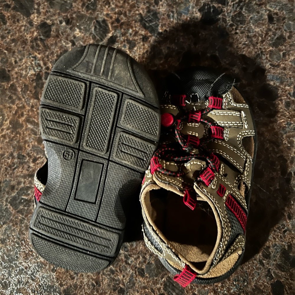 Kids 5.5 sandals
